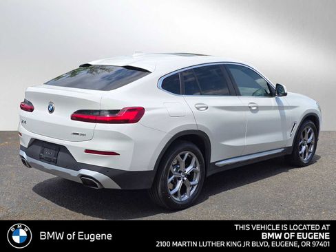 Used 2025 BMW X4 xDrive30i AWD/4WD image 3