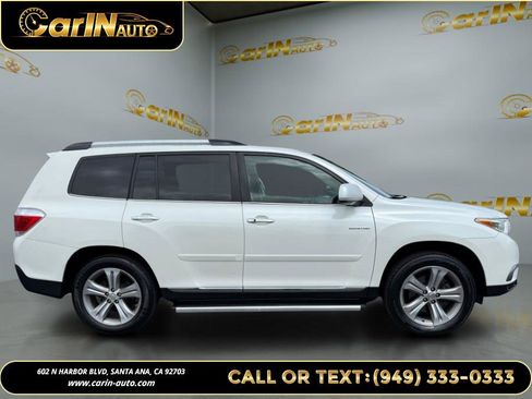 Used 2011 Toyota Highlander Limited w/ Tow Pkg FWD image 3