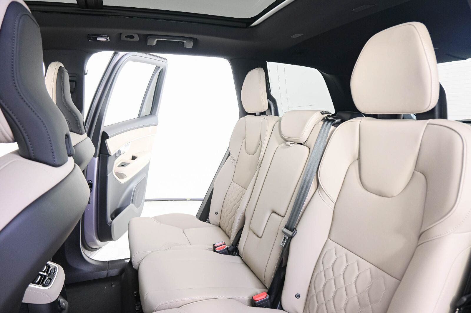 New 2026 Volvo XC90 T8 Core w/ Protection Package Premier AWD/4WD image 20