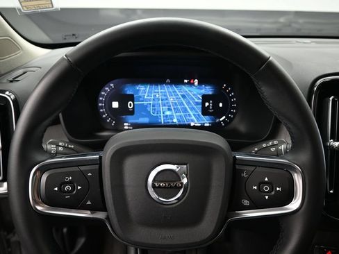Used 2025 Volvo XC40 B5 Core AWD/4WD image 11