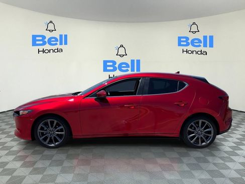 Used 2019 MAZDA MAZDA3 Hatchback w/ Preferred Package FWD image 2
