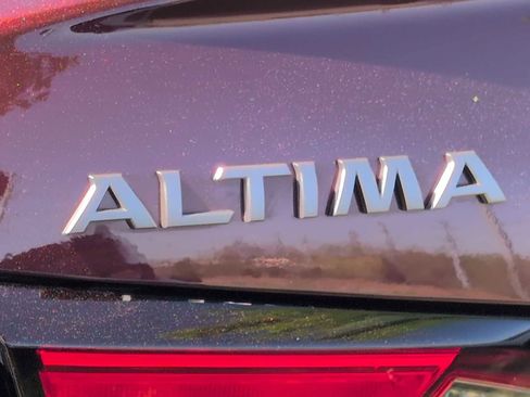 Used 2024 Nissan Altima 2.5 SV AWD/4WD image 13