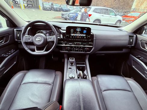 Used 2023 Nissan Pathfinder SL image 11