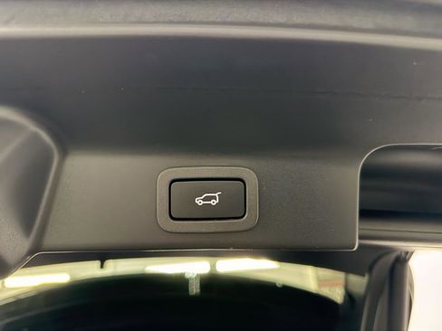 Used 2019 Jaguar F-PACE Prestige image 34