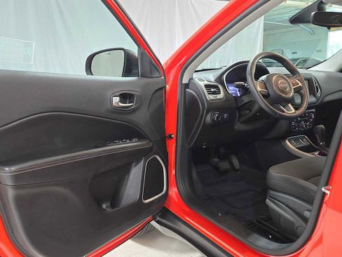 Used 2018 Jeep Compass Sport w/ Tech Group FWD image 19