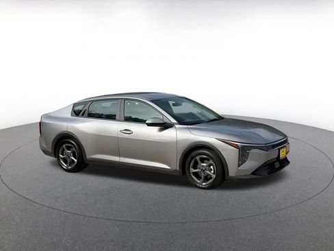 Used 2025 Kia K4 LXS image 2
