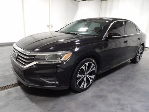Used 2020 Volkswagen Passat 2.0T SEL FWD image 3