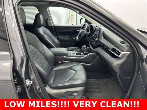 Used 2021 Toyota Highlander XLE image 14
