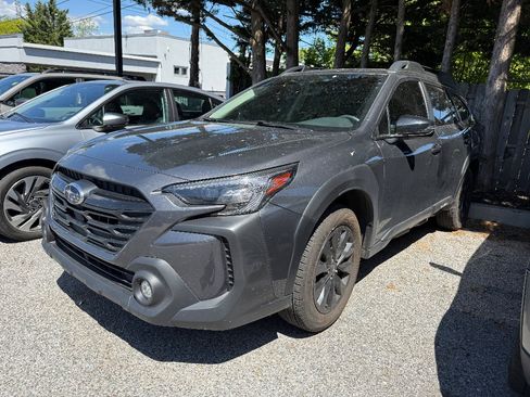 Used 2025 Subaru Outback Onyx Edition AWD/4WD image 4