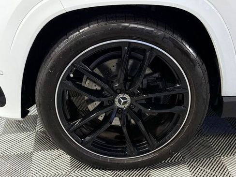 Used 2025 Mercedes-Benz GLS 580 4MATIC image 15