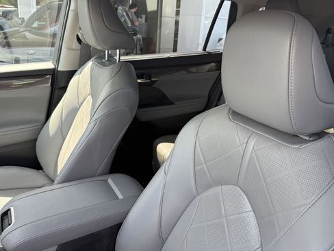 Used 2022 Toyota Highlander Platinum AWD/4WD image 15