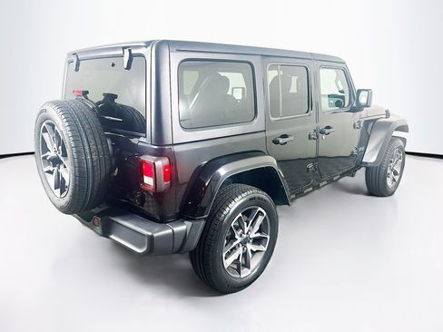 Used 2024 Jeep Wrangler Unlimited AWD/4WD image 9