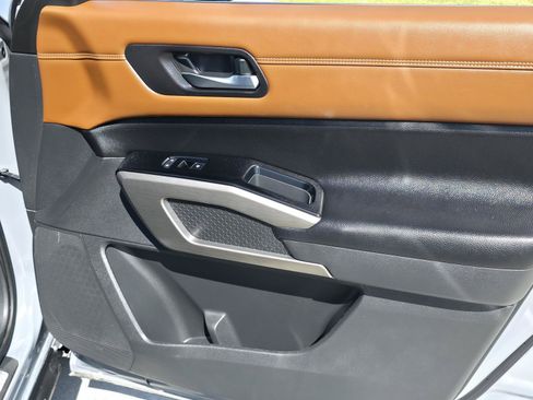 Used 2023 Nissan Pathfinder Platinum FWD image 16