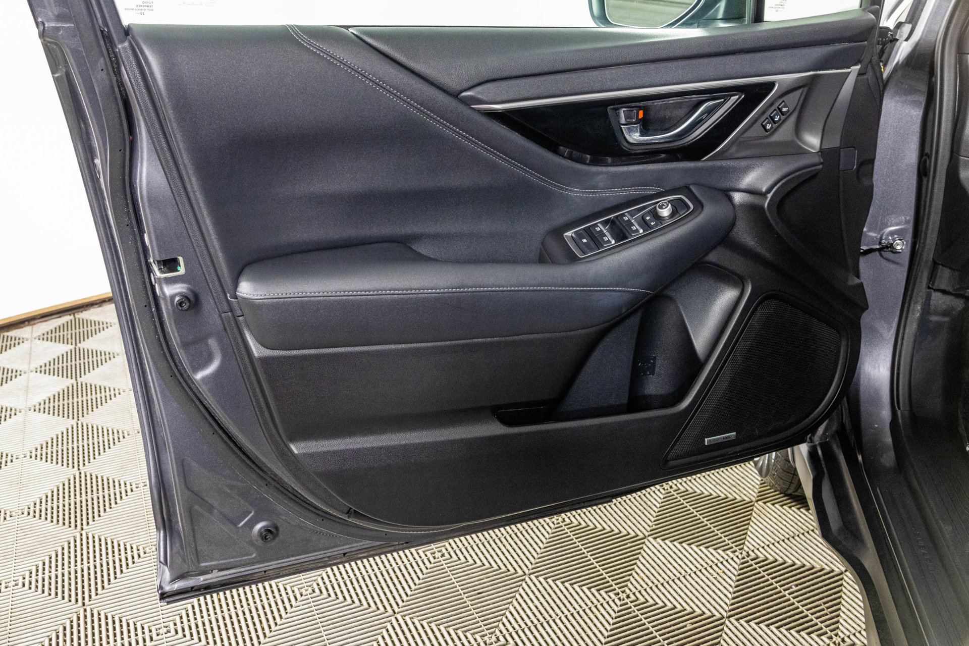 Used 2023 Subaru Outback Limited AWD/4WD image 39
