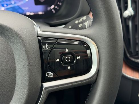 Certified 2023 Volvo XC60 B5 Plus w/ Climate Package AWD/4WD image 27