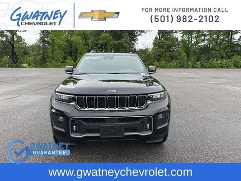 Used 2023 Jeep Grand Cherokee Overland w/ Luxury Tech Group IV AWD/4WD image 2