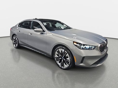 New 2026 BMW 530i w/ Premium Package image 3