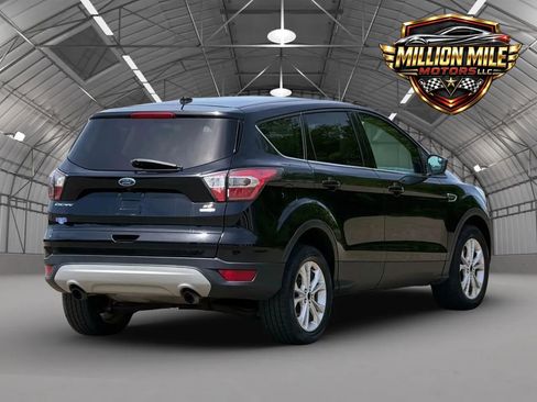 Used 2017 Ford Escape SE AWD/4WD image 9