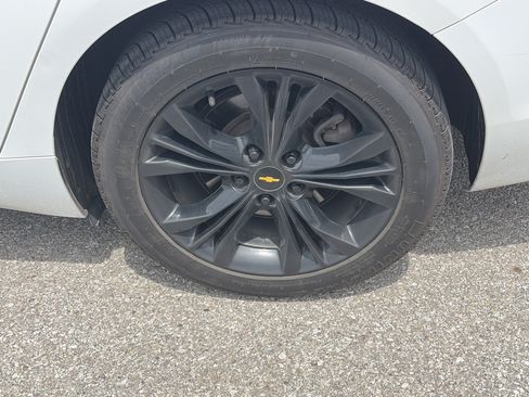 Used 2015 Chevrolet Impala LT FWD image 9