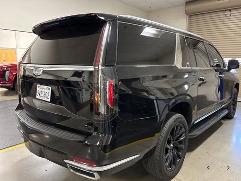 Used 2022 Cadillac Escalade ESV Luxury AWD/4WD image 3