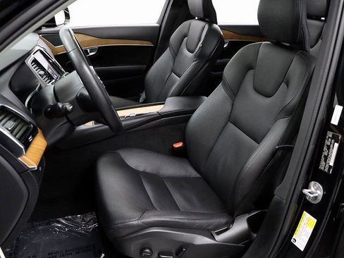 Used 2024 Volvo XC90 B5 Plus image 9