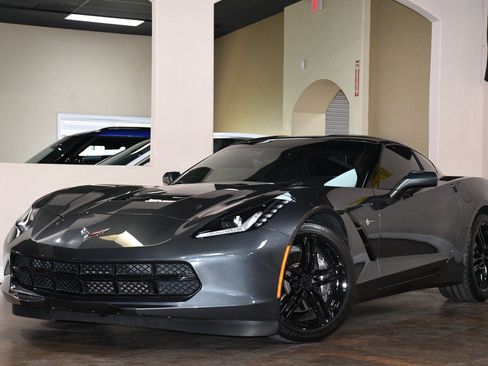Used 2017 Chevrolet Corvette Stingray Coupe w/ 1LT RWD image 4