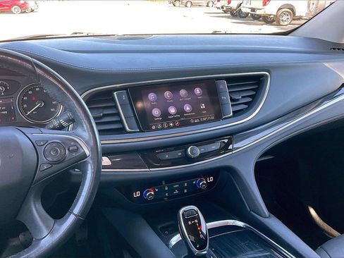 Used 2020 Buick Enclave Essence image 9