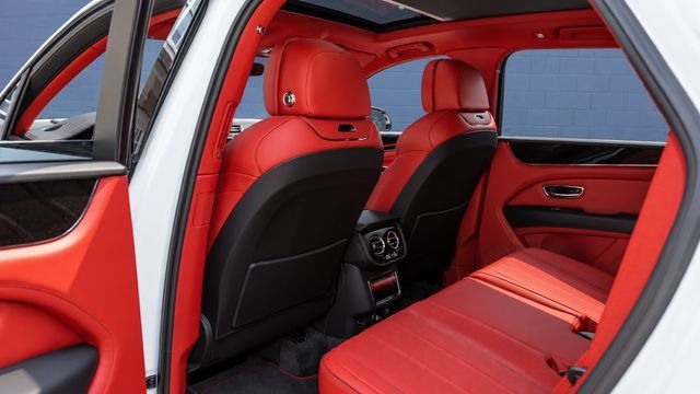 Used 2023 Bentley Bentayga AWD/4WD image 14