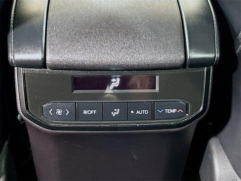 Used 2023 Toyota Highlander XLE image 21