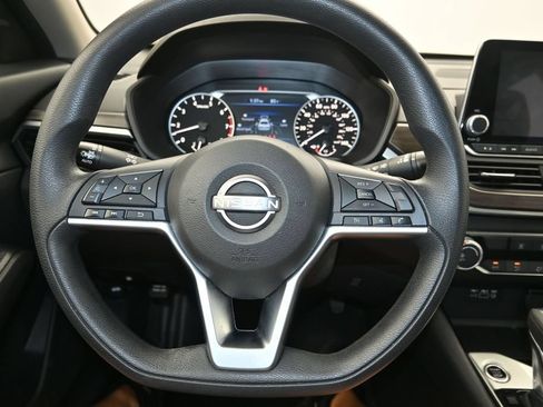 Certified 2024 Nissan Altima 2.5 SV FWD image 13