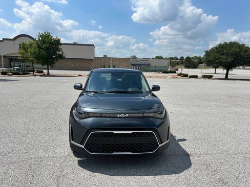 Used 2025 Kia Soul LX w/ LX Technology Package FWD image 2