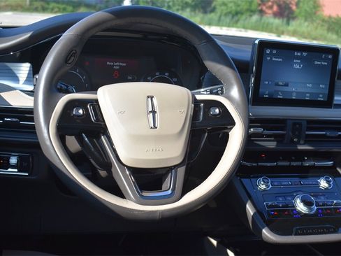 Used 2022 Lincoln Corsair AWD w/ Premium Package image 24