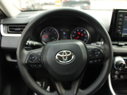 Used 2021 Toyota RAV4 XLE FWD image 9