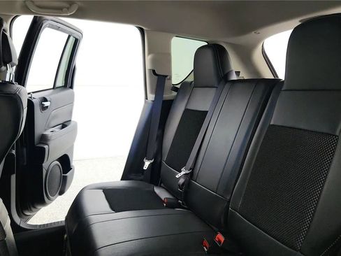Used 2017 Jeep Compass Latitude AWD/4WD image 28