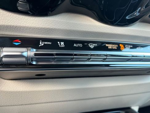 Certified 2025 Mercedes-Benz GLB 250 4MATIC image 24