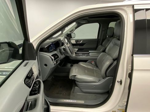 Used 2019 Lincoln Navigator Reserve AWD/4WD image 20