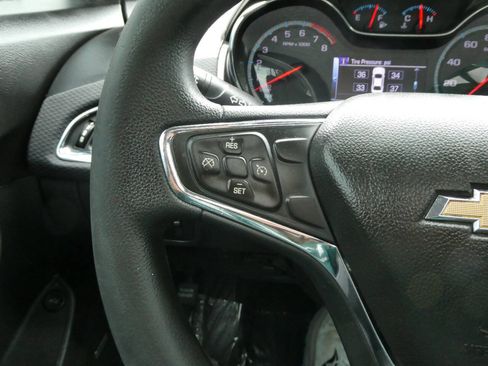 Used 2017 Chevrolet Cruze LT w/ Sun And Sound Package image 12