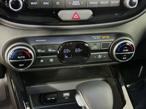 Certified 2025 Kia Soul EX image 18