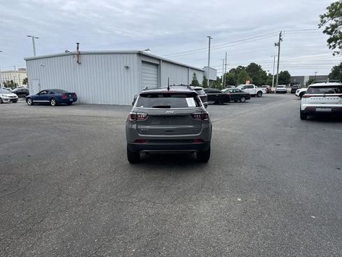 Used 2023 Jeep Compass Limited w/ Sun and Sound Group AWD/4WD image 6