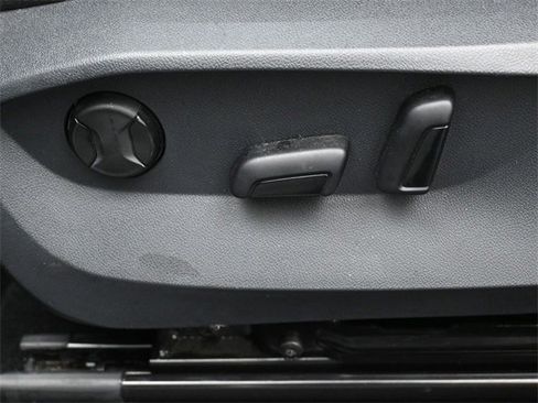 Used 2024 Volkswagen Taos SE image 10