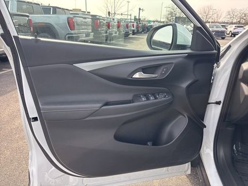 Certified 2025 Buick Envista Preferred FWD image 12
