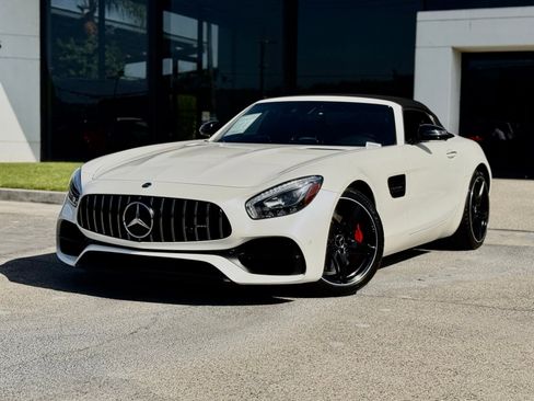 Used 2018 Mercedes-Benz AMG GT Roadster image 2