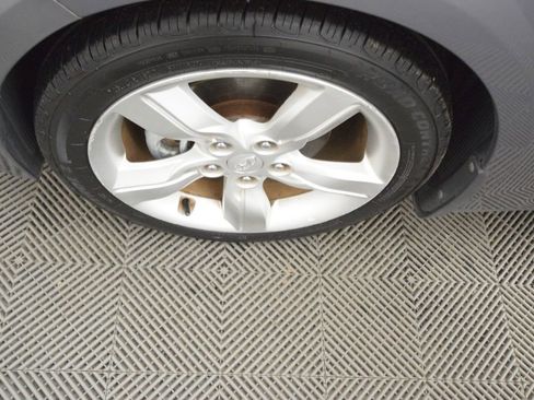 Used 2014 Hyundai Veloster w/ Style Package 02 image 20