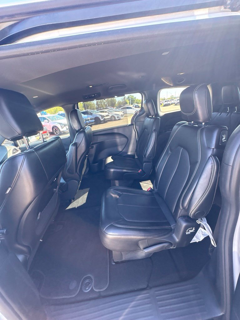 Used 2025 Chrysler Pacifica Select FWD image 23
