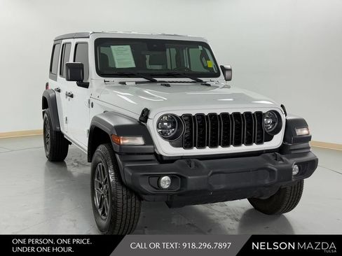 Used 2024 Jeep Wrangler Unlimited Sport AWD/4WD image 4