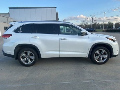 Used 2018 Toyota Highlander Limited FWD image 3