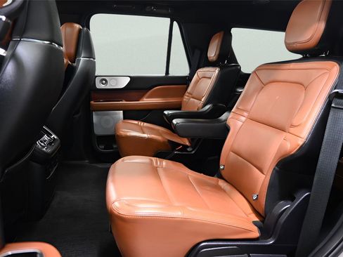 Used 2021 Lincoln Navigator Reserve image 18