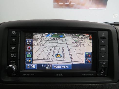 Used 2013 Chrysler Town & Country Limited w/ Luxury Group image 22