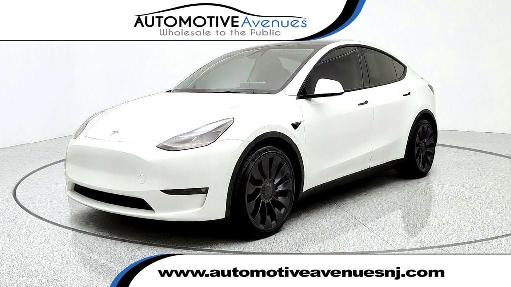 Used 2024 Tesla Model Y Performance AWD/4WD image 1