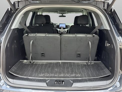 Used 2023 Ford Explorer XLT w/ Equipment Group 202A RWD image 8